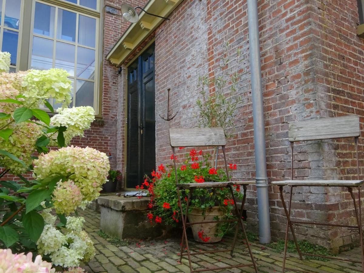 D' Ald Skoalle - Sfeervol Appartement In Oude School. Wijtgaard Eksteriør bilde